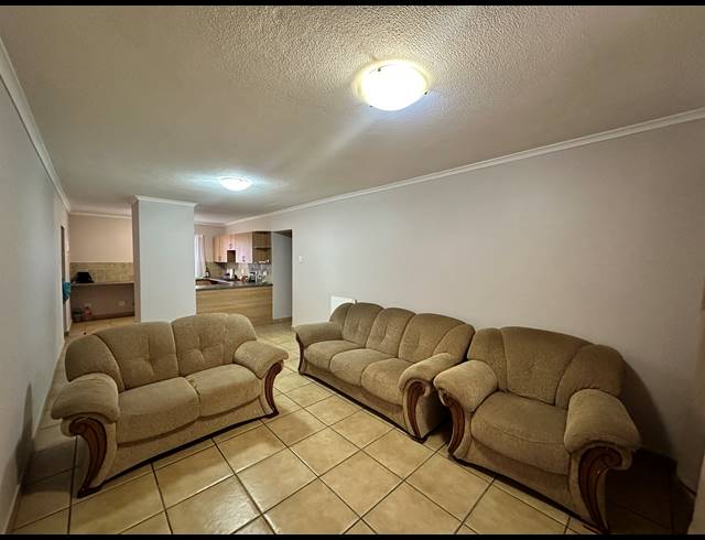 3 BEDROOM TOWNHOUSE FOR SALE IN CASTLEVIEW